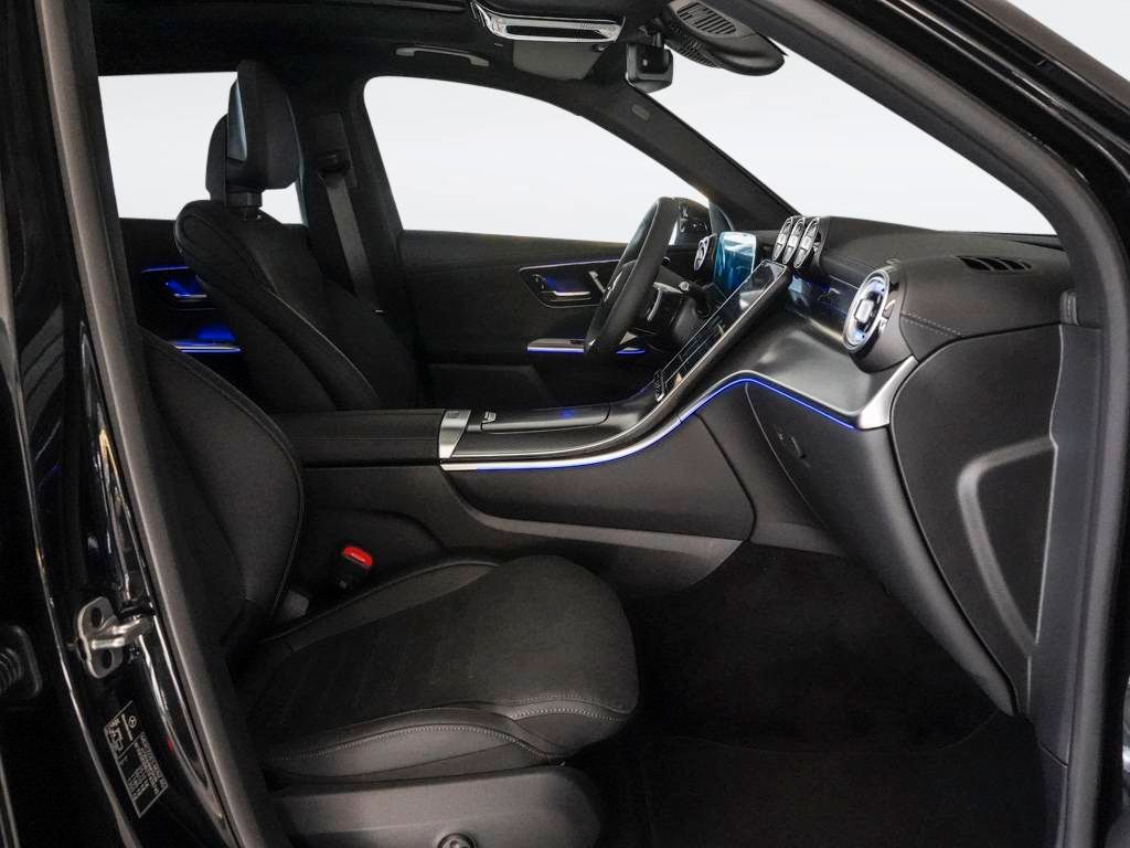Mercedes-Benz GLC 200 AMG-DISTRONIC-PANO-AHK-MEMORY-UVP 74.200