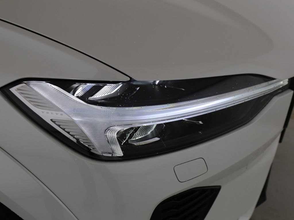 Volvo XC60 Ultra Dark AWD B5 Benzin EU6d HUD AD AHK Di