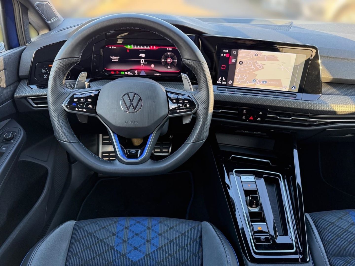 Volkswagen Golf VIII R 2.0 TSI 4Motion - Samsaru's Car Outlet