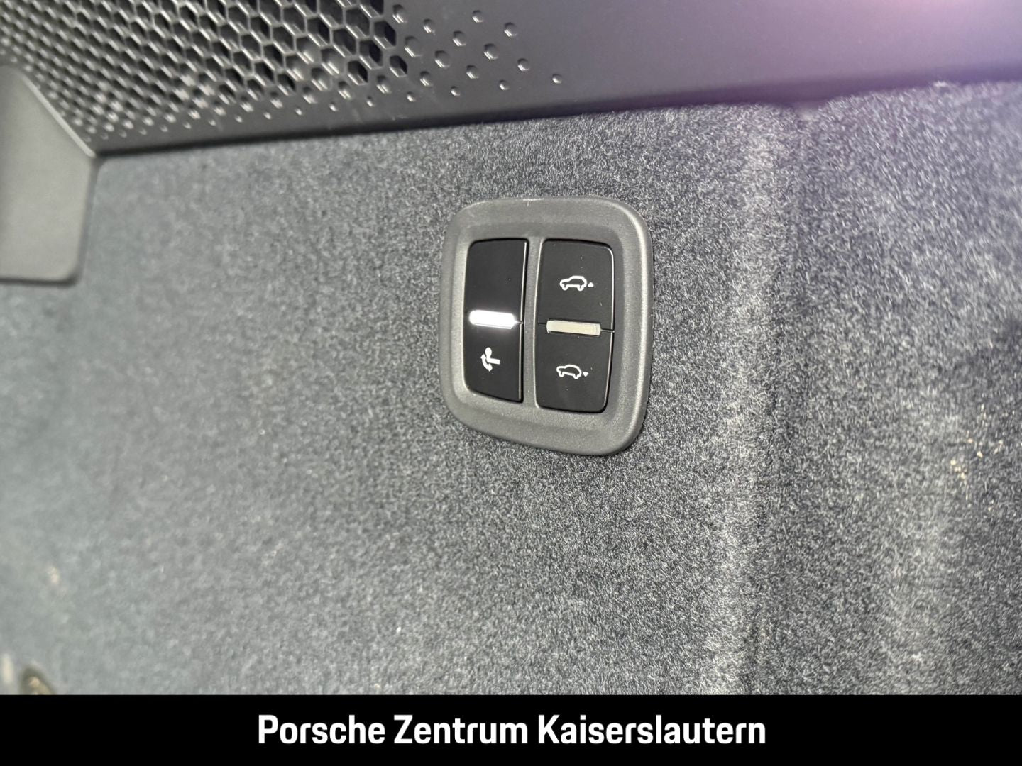 Porsche Macan Turbo 22-Zoll Rückfahrkamera LED-Matrix
