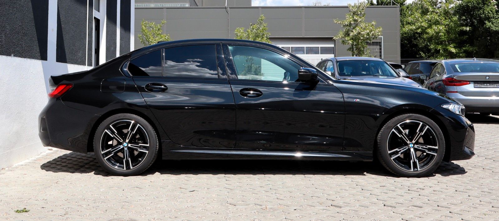 BMW 3 Lim. 320 d xDrive M Sport - Samsaru's Car Outlet