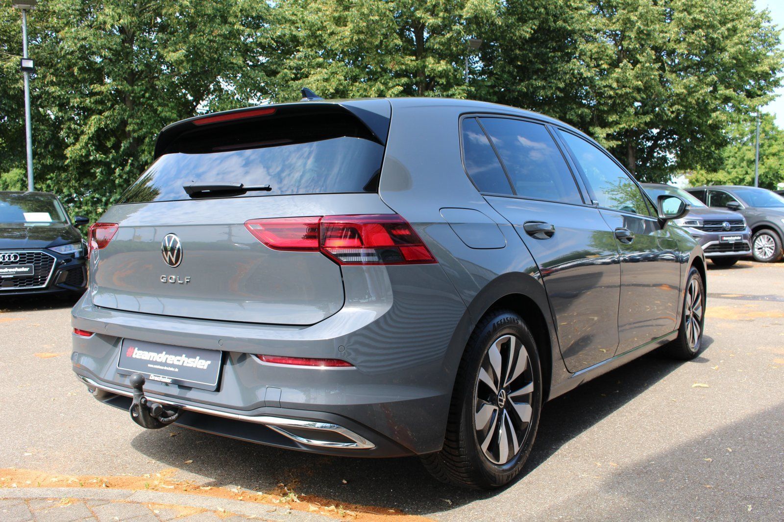Volkswagen Golf VIII 2.0 TDI DSG Move - Samsaru's Car Outlet