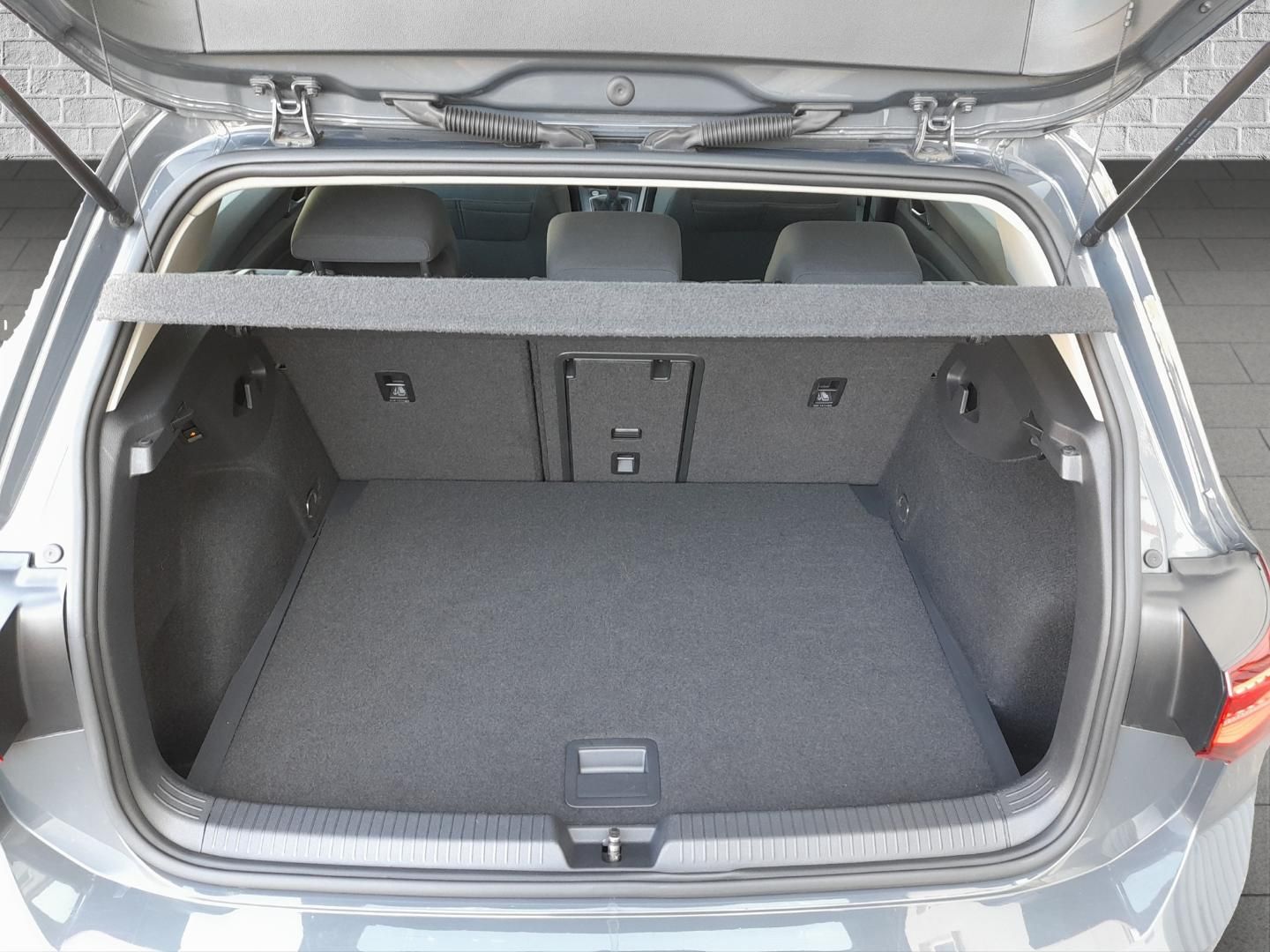 Volkswagen Golf Style VIII 1.5 TSI - Samsaru's Car Outlet