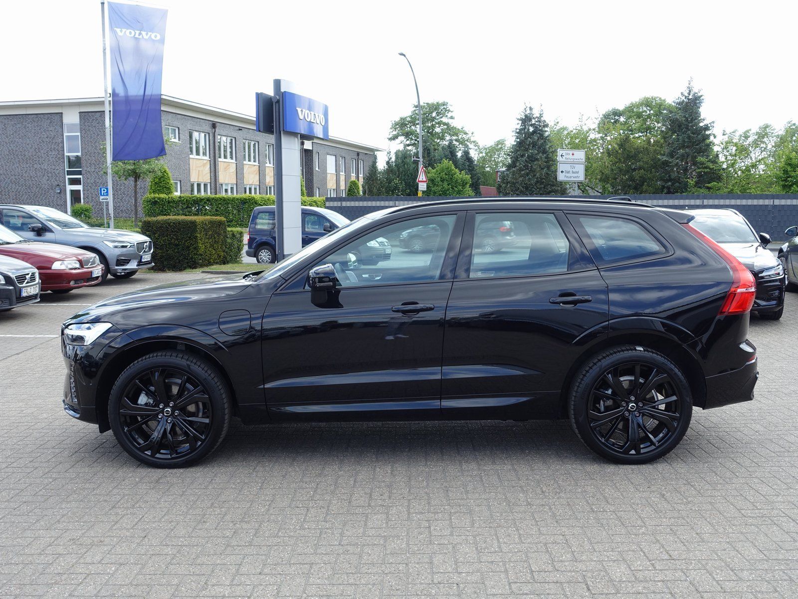 Volvo XC60 Black Edition Plus T6 AWD - Samsaru's Car Outlet