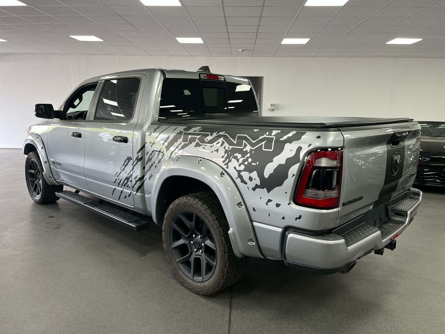Dodge RAM 5,7l V8 *LARAMIE/12 Zoll Display/LED/AHK/SHZ