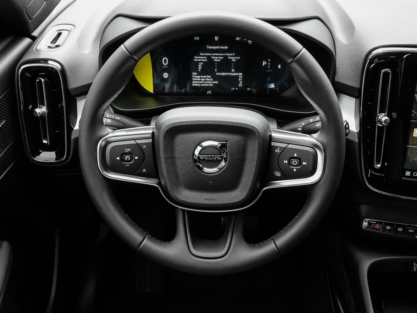 Volvo XC40 B3 Benzin Plus Dark - Samsaru's Car Outlet