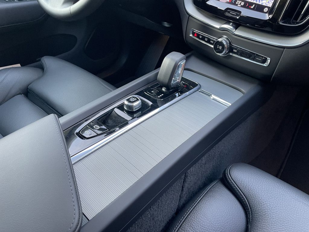 Volvo XC60 T6 Plus Dark Recharge Plug-In Hybrid AWD