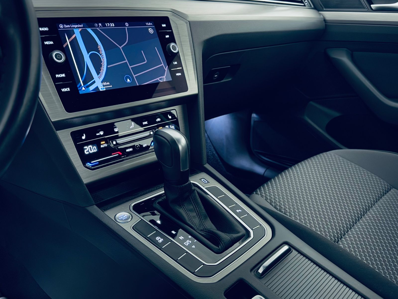 Volkswagen Passat Lim. 2.0 TDI - Samsaru's Car Outlet