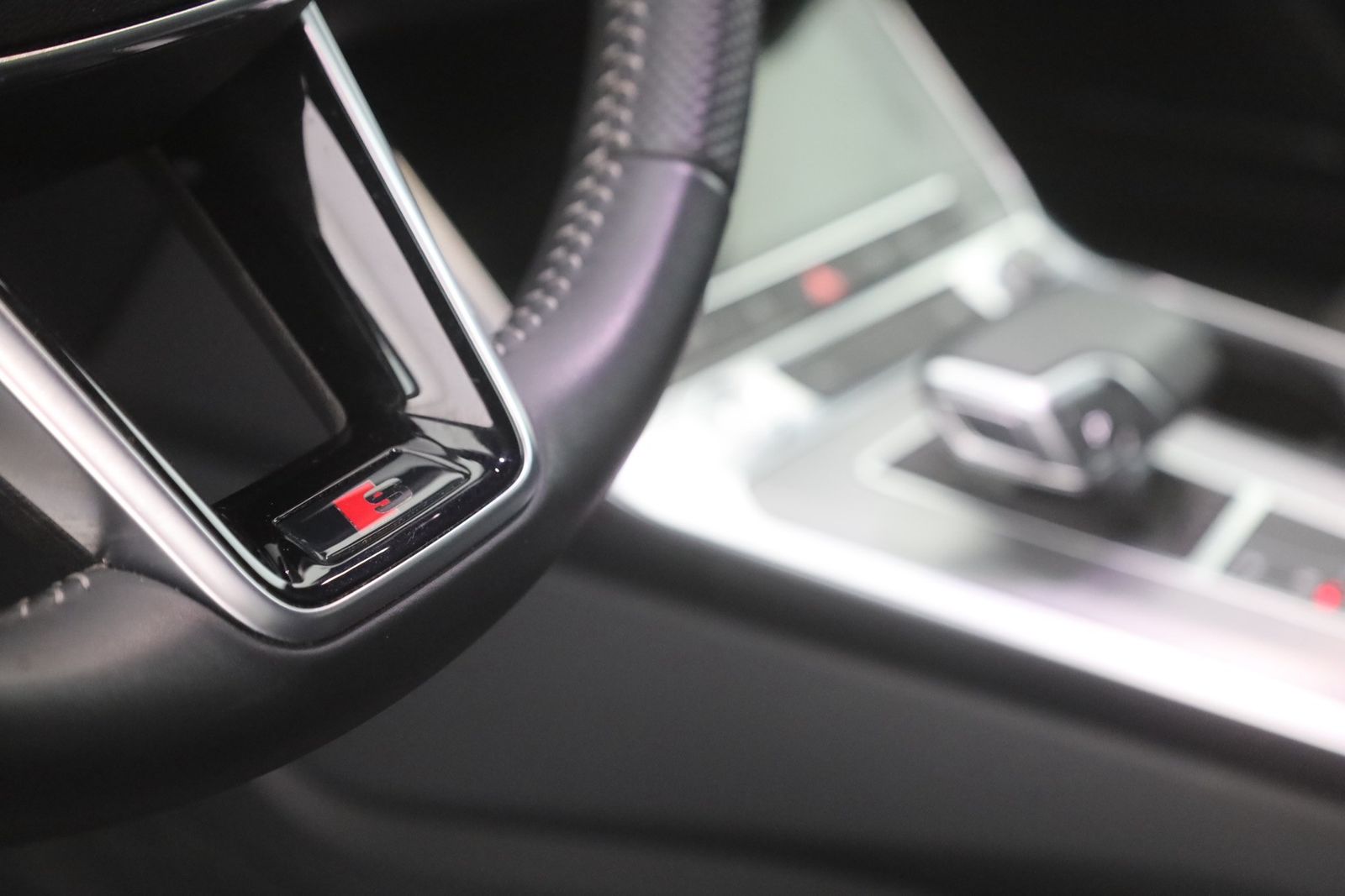 Audi A6 Avant 45 TFSI S-line - Samsaru's Car Outlet