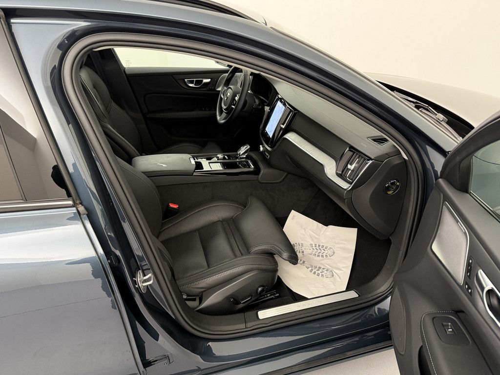 Volvo V60 T8 Ultra Dark Plug-In Hybrid AWD PANO 360°