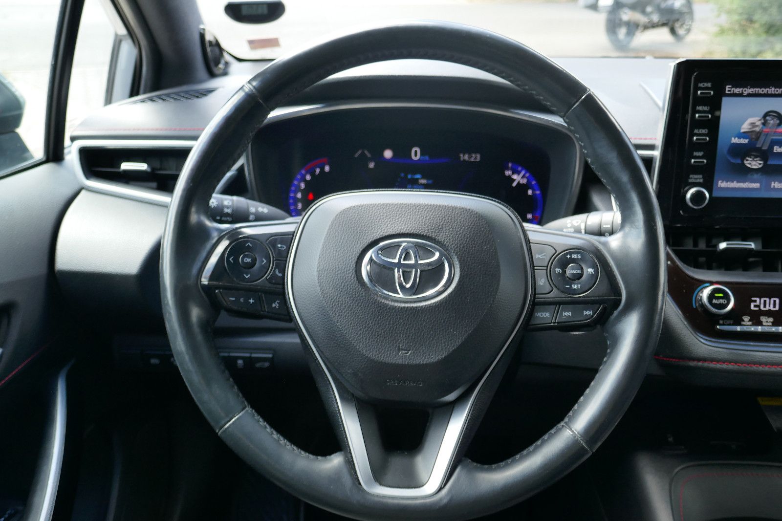 Toyota Corolla 2.0 Hybrid Lounge - Samsaru's Car Outlet