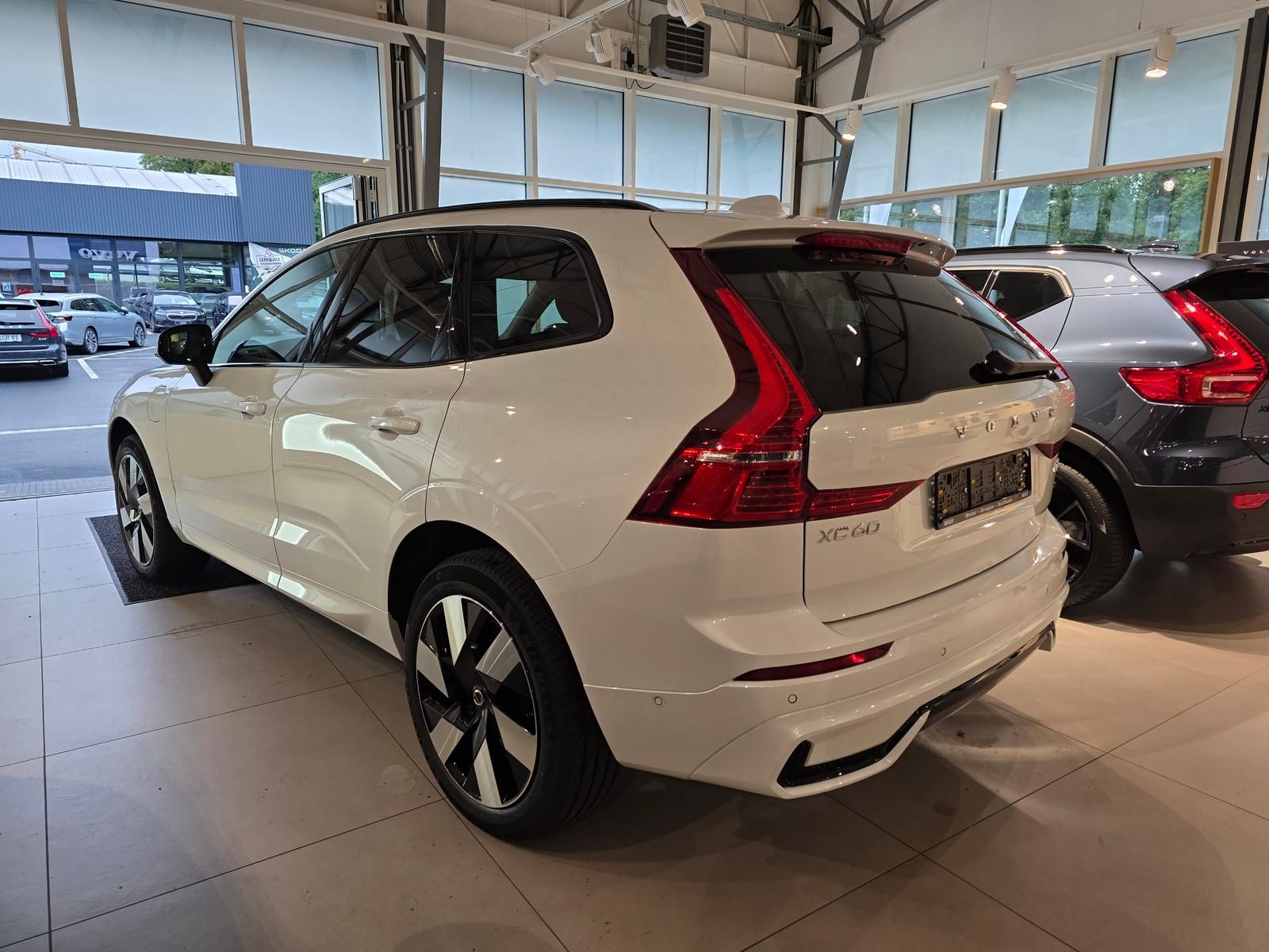 Volvo XC60 Ultra Dark Recharge Plug-In Hybrid AWD