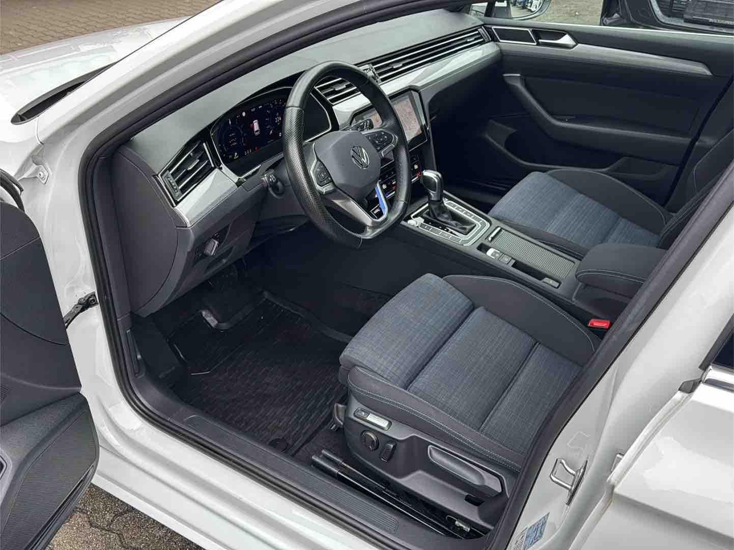 Volkswagen Passat Variant GTE - Samsaru's Car Outlet