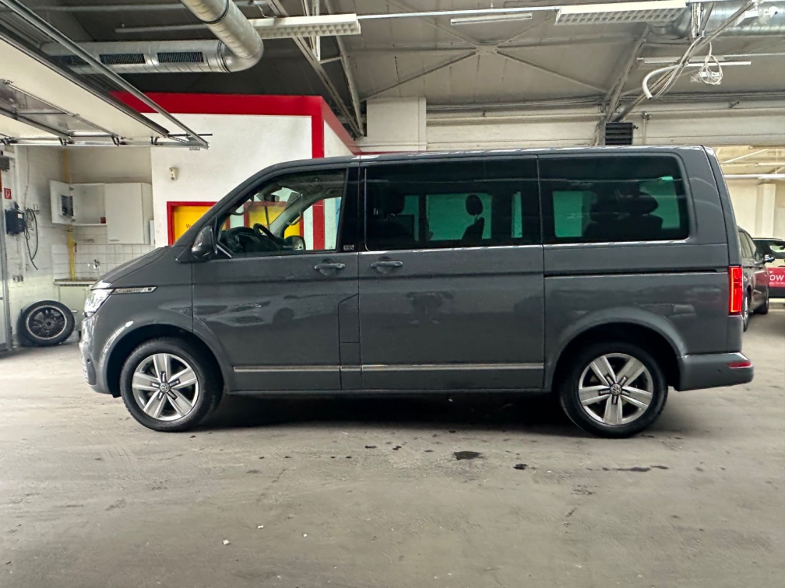 Volkswagen T6.1 MULTIVAN - Samsaru's Car Outlet
