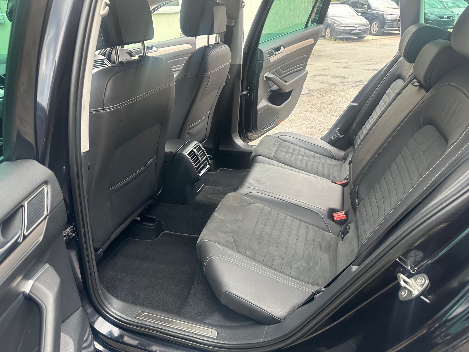 Volkswagen Passat Variant DSG Elegance - Samsaru's Car Outlet