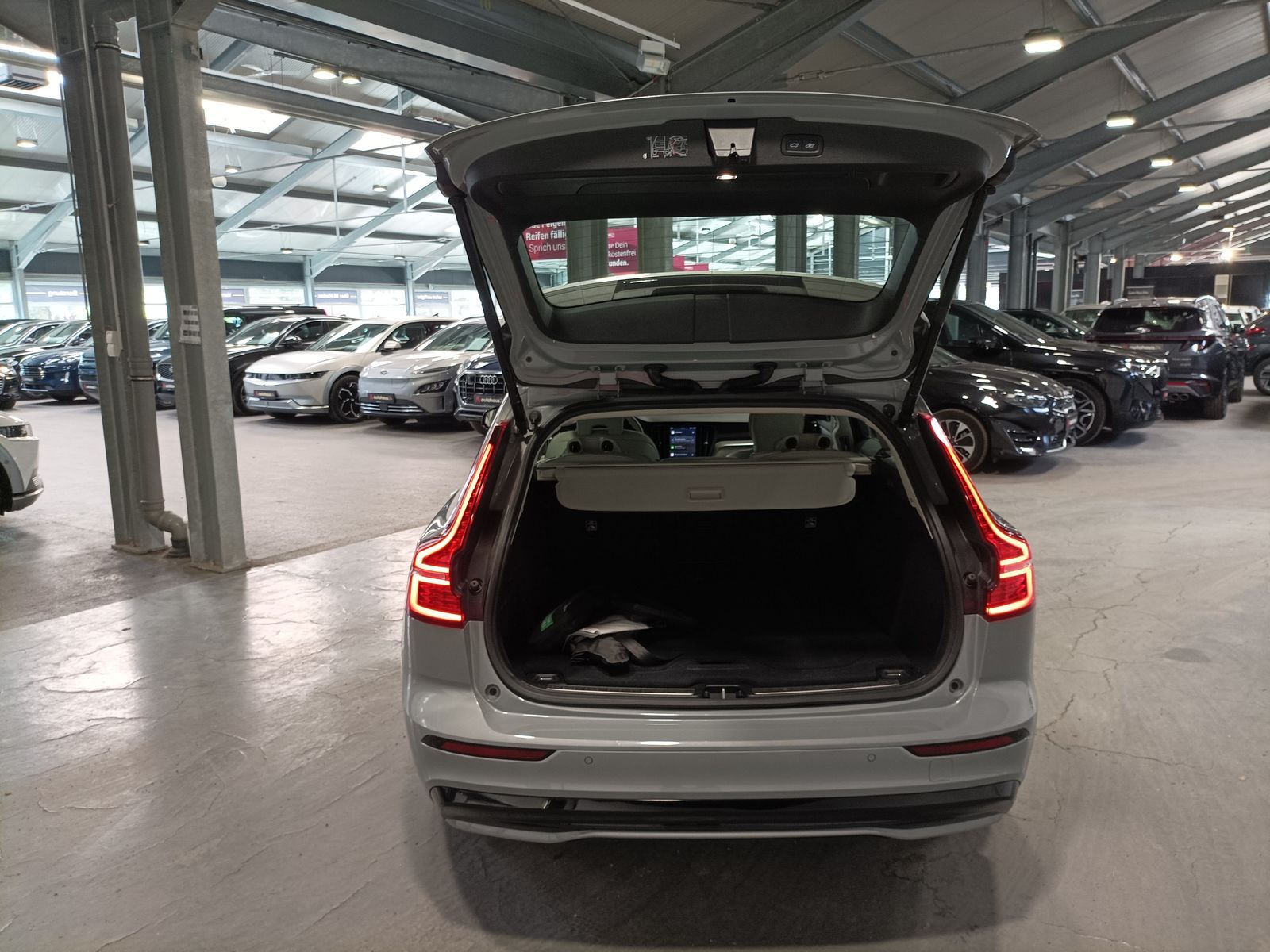 Volvo V 60 T6 PHEV Plus Dark  AWD|LED|Navi|AHK