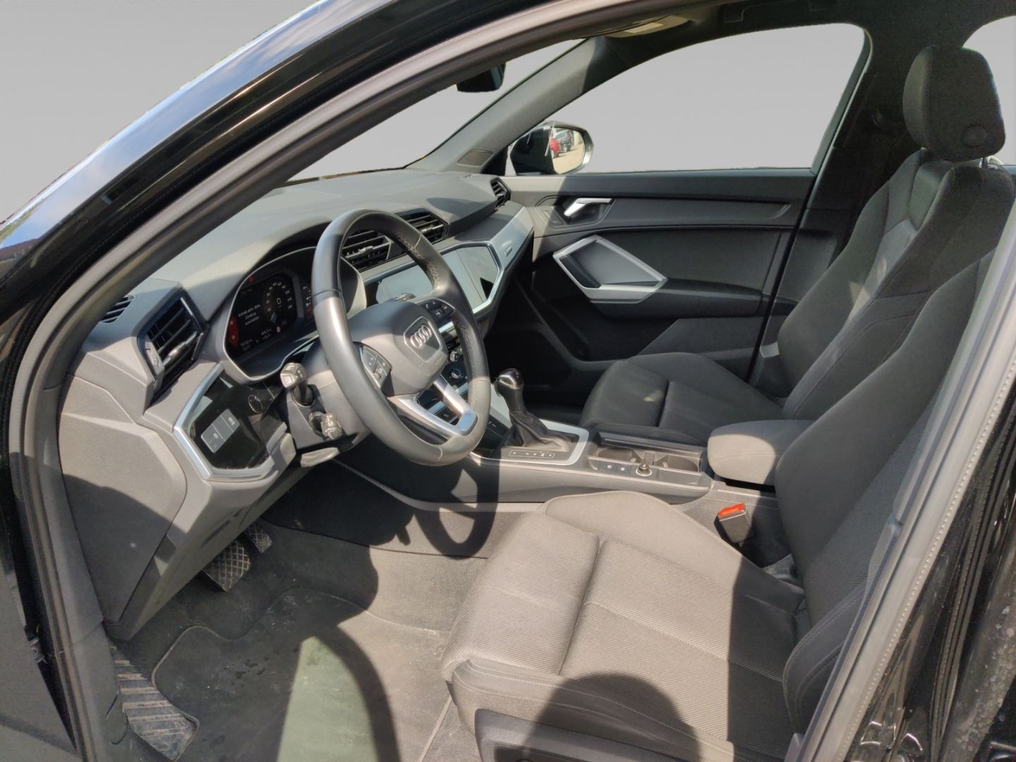 Audi Q3 35 TDI quattro S line - Samsaru's Car Outlet