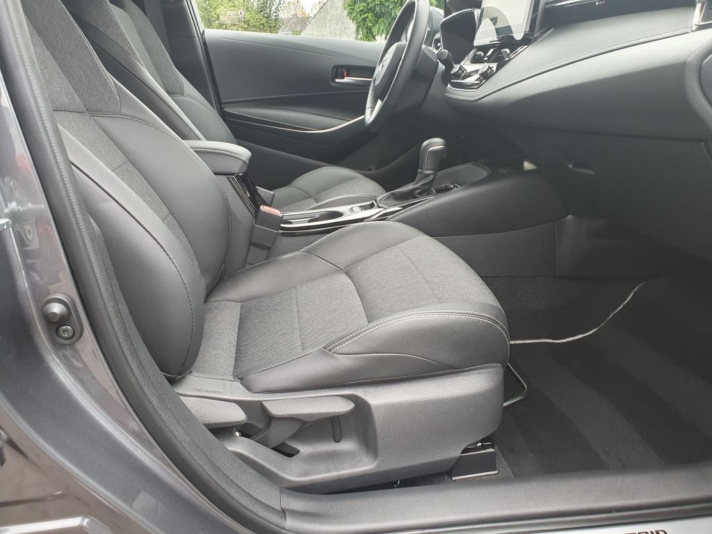 Toyota Corolla 1.8 Hybrid Touring Sports Team D + LED