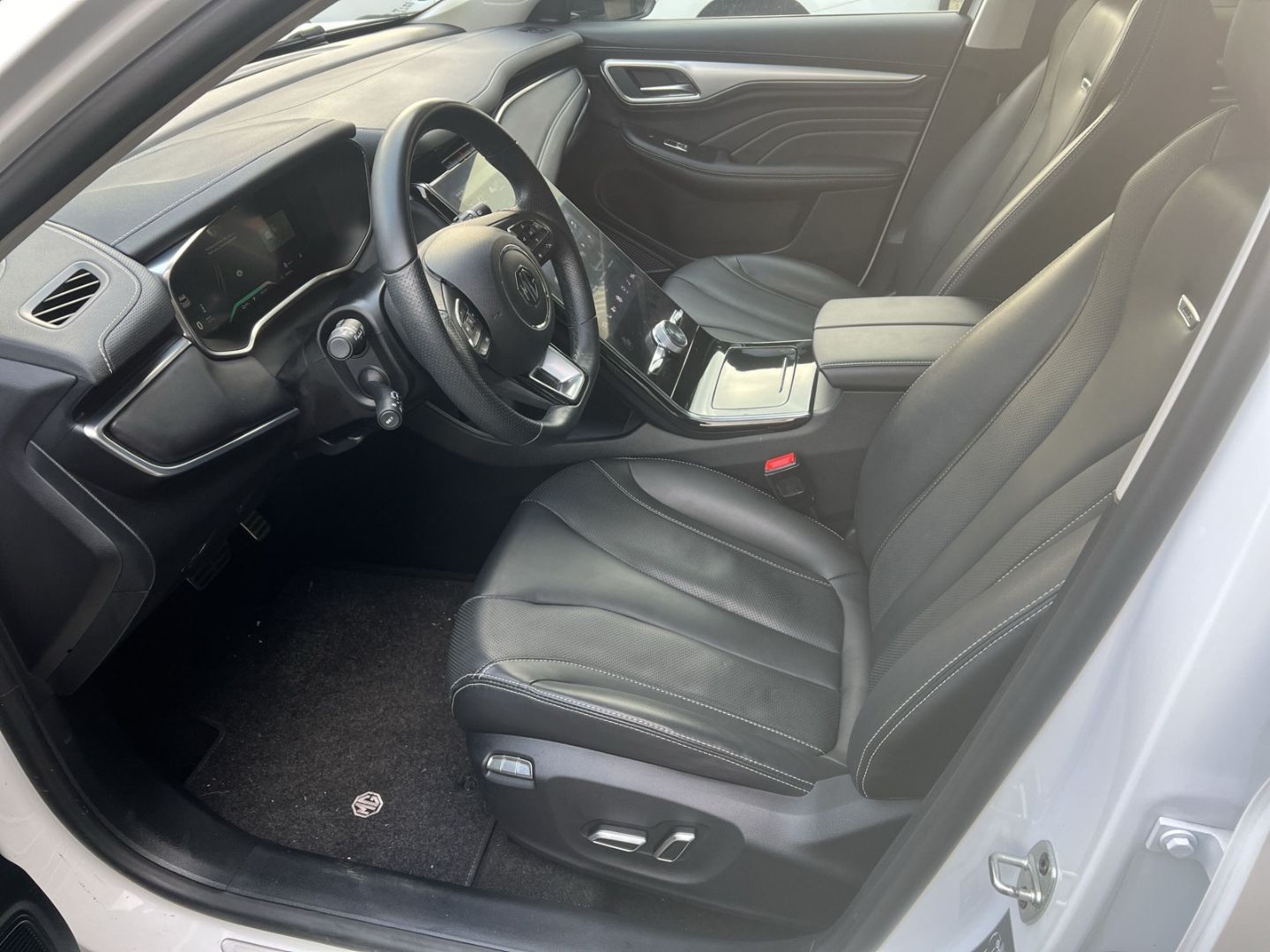 MG Marvel R Luxury Panorama Leder digitales Cockpit