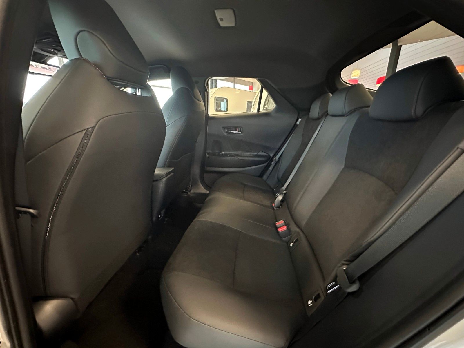 Toyota C-HR HYBRID 2.0 GR SPORT PREMIERE 4x4 SOFORT !