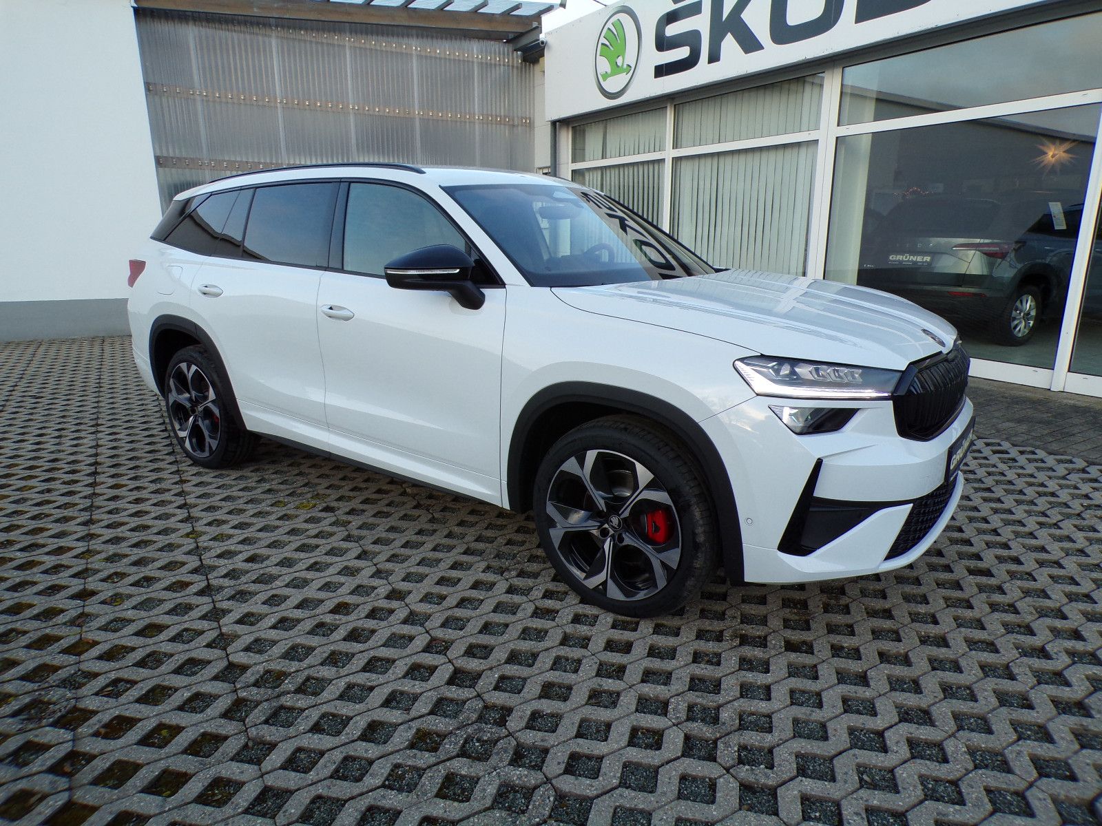 Skoda Kodiaq 2.0TSI 195kW 4x4 RS,SHZ,MATRIX,AHK,5JGar