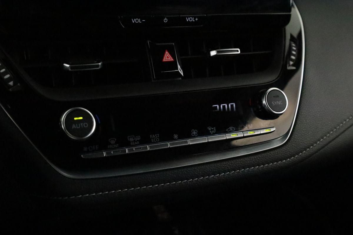 Toyota Corolla Touring Sports 1.8 CVT Team D Navi Kam