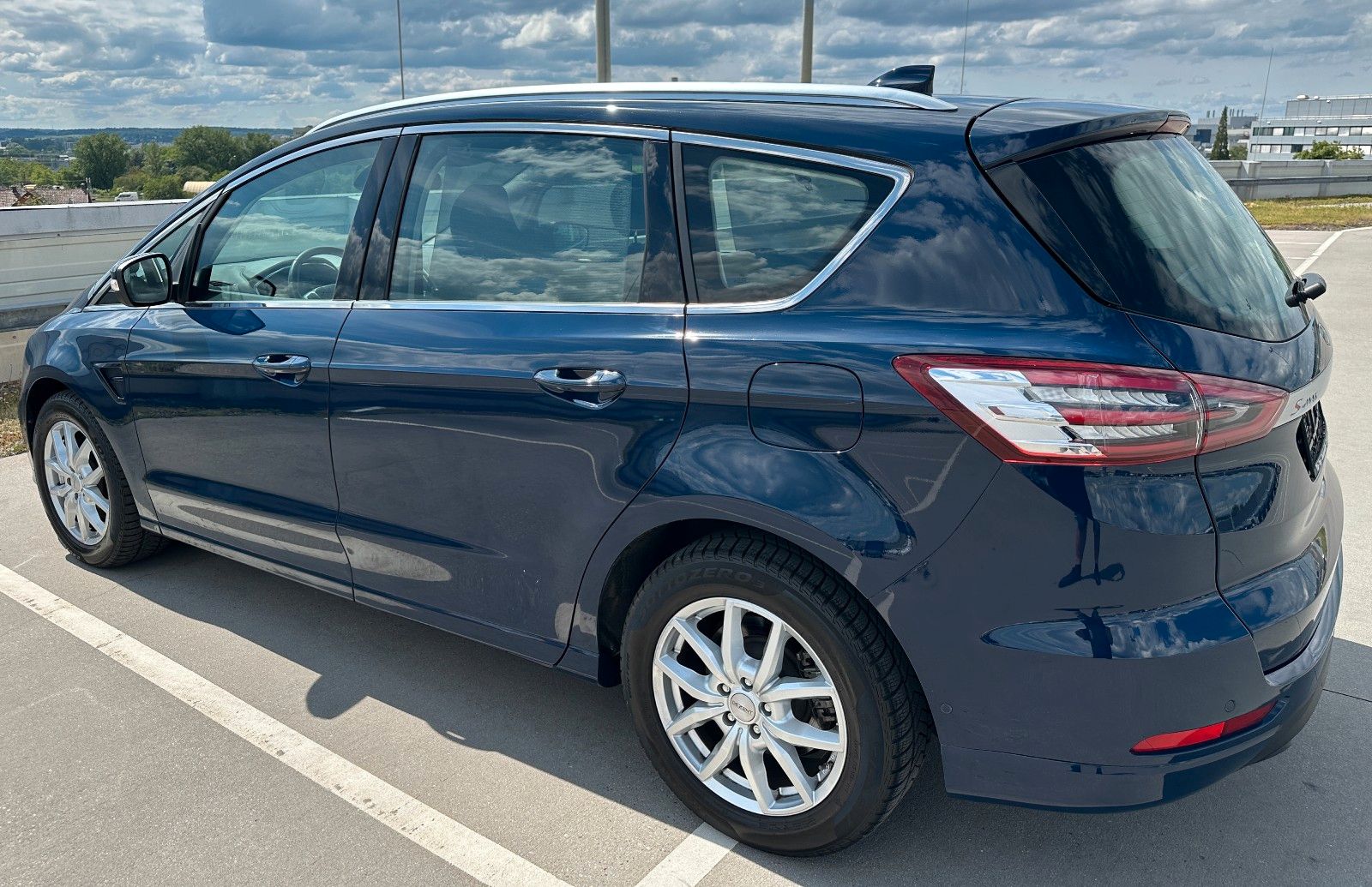 Ford S-MAX Titanium*NAVI*LED*AHK*KAMERA*ACC*