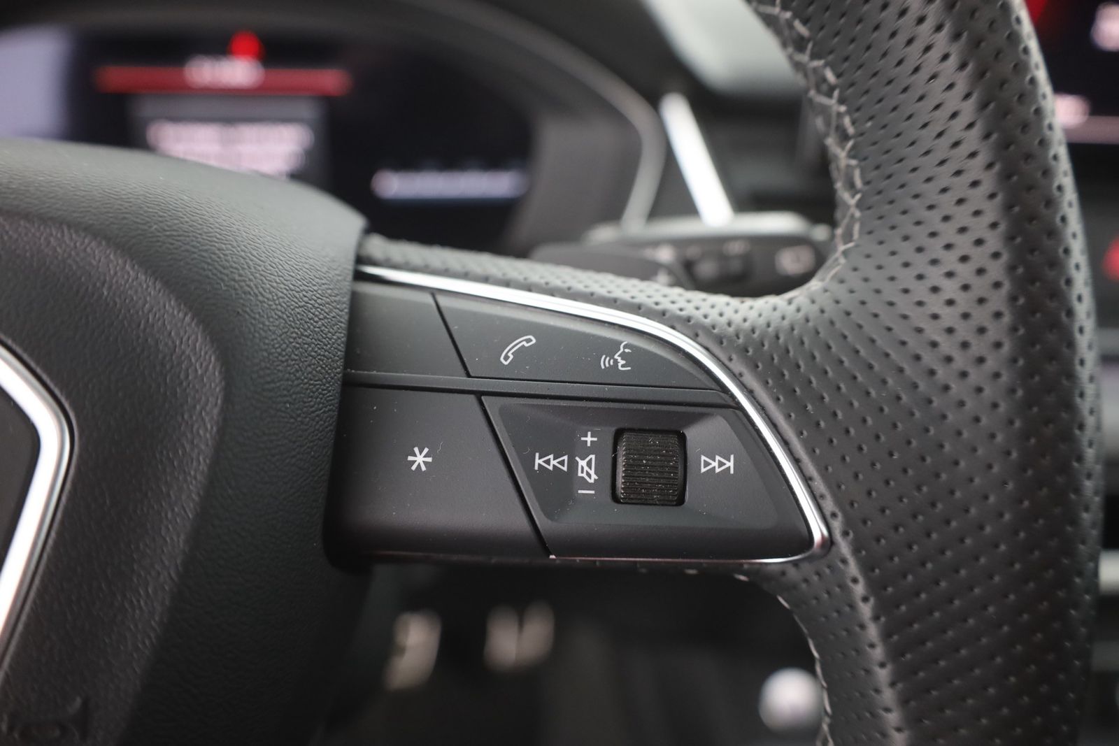Audi Q5 Sportback S-Line 45 TFSI quattro s-tronic - Samsaru's Car Outlet