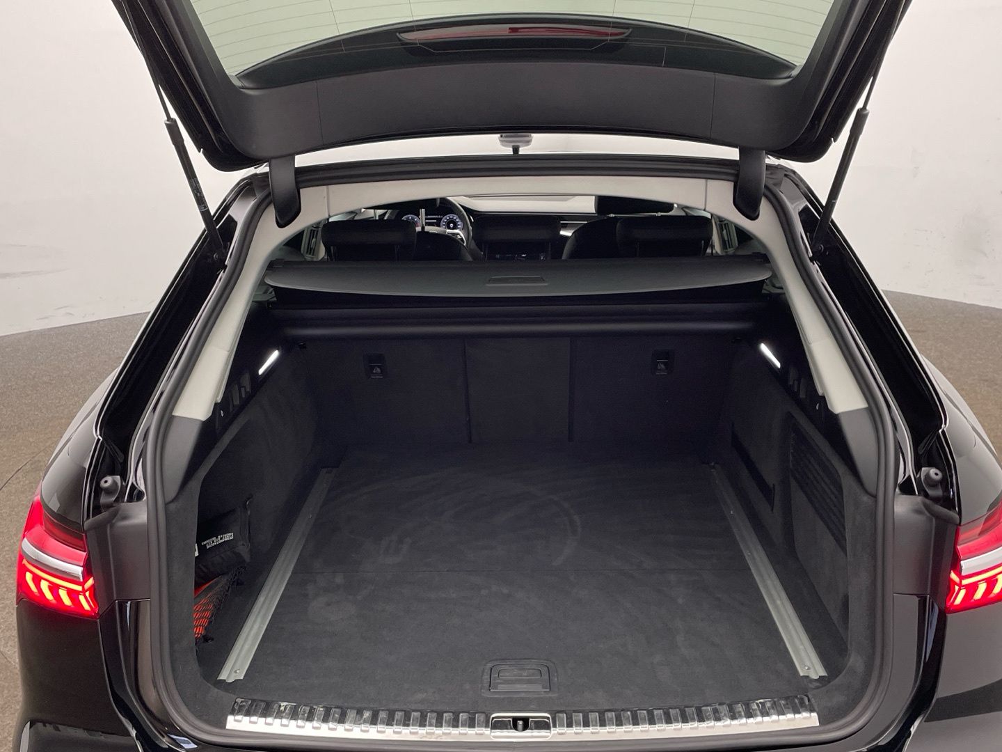Audi A6 Avant 40 TDI quattro - Samsaru's Car Outlet