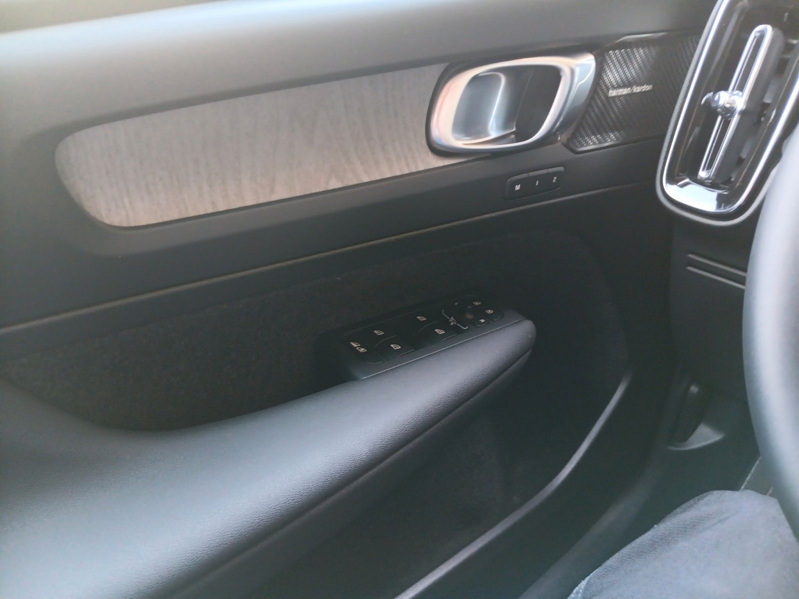 Volvo XC40 B4 2WD - Samsaru's Car Outlet