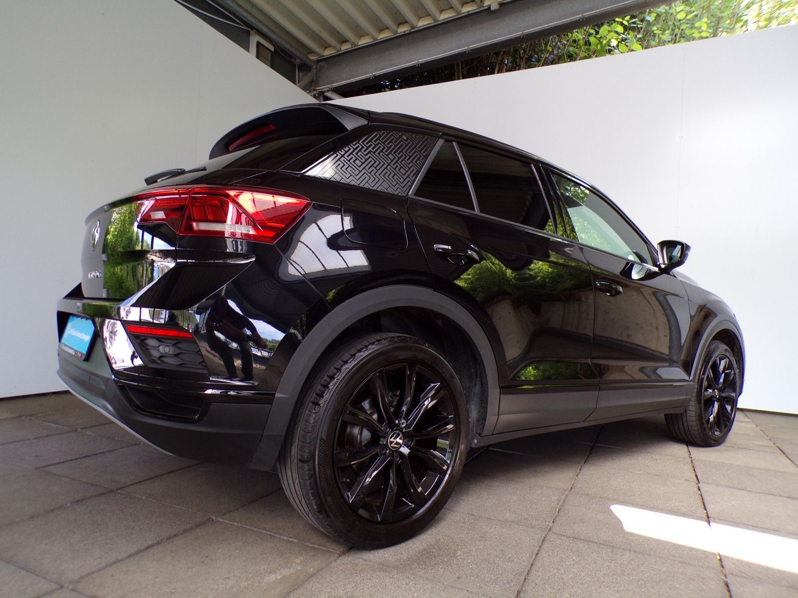 Volkswagen T-ROC 1.5 TSI SPORT - Samsaru's Car Outlet