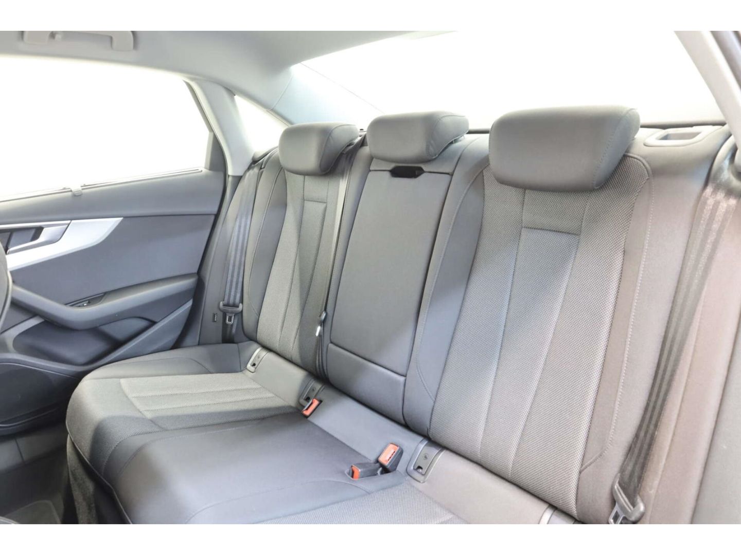 Audi A4 30 TDI advanced S-Tronic - Samsaru's Car Outlet