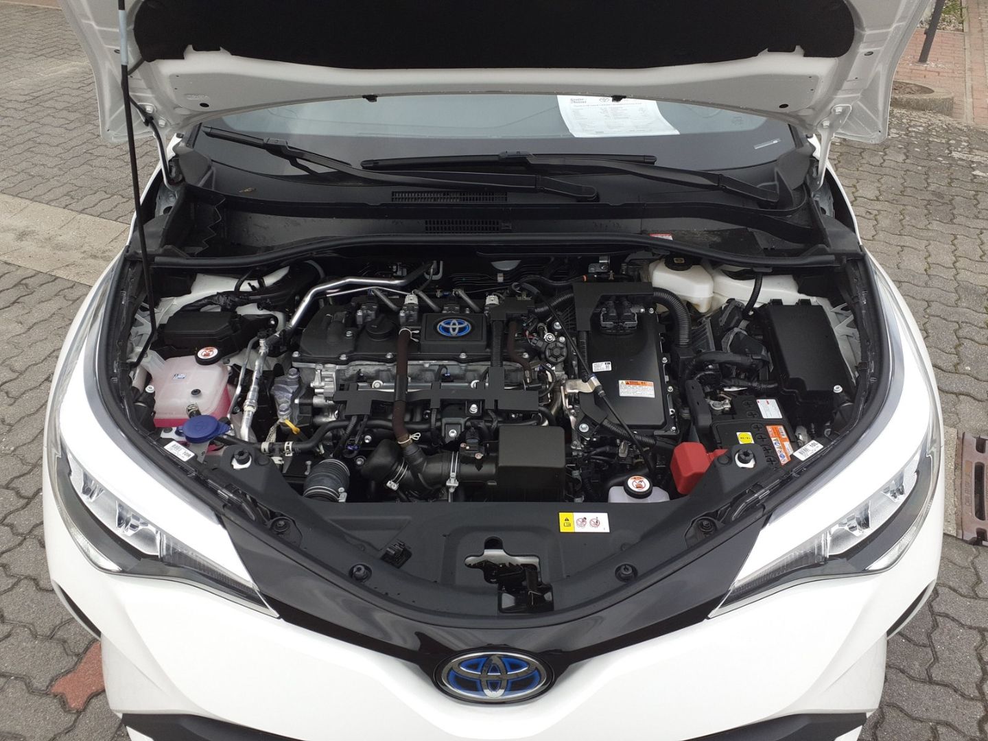 Toyota C-HR 1.8-l-Hybrid Flow - Samsaru's Car Outlet