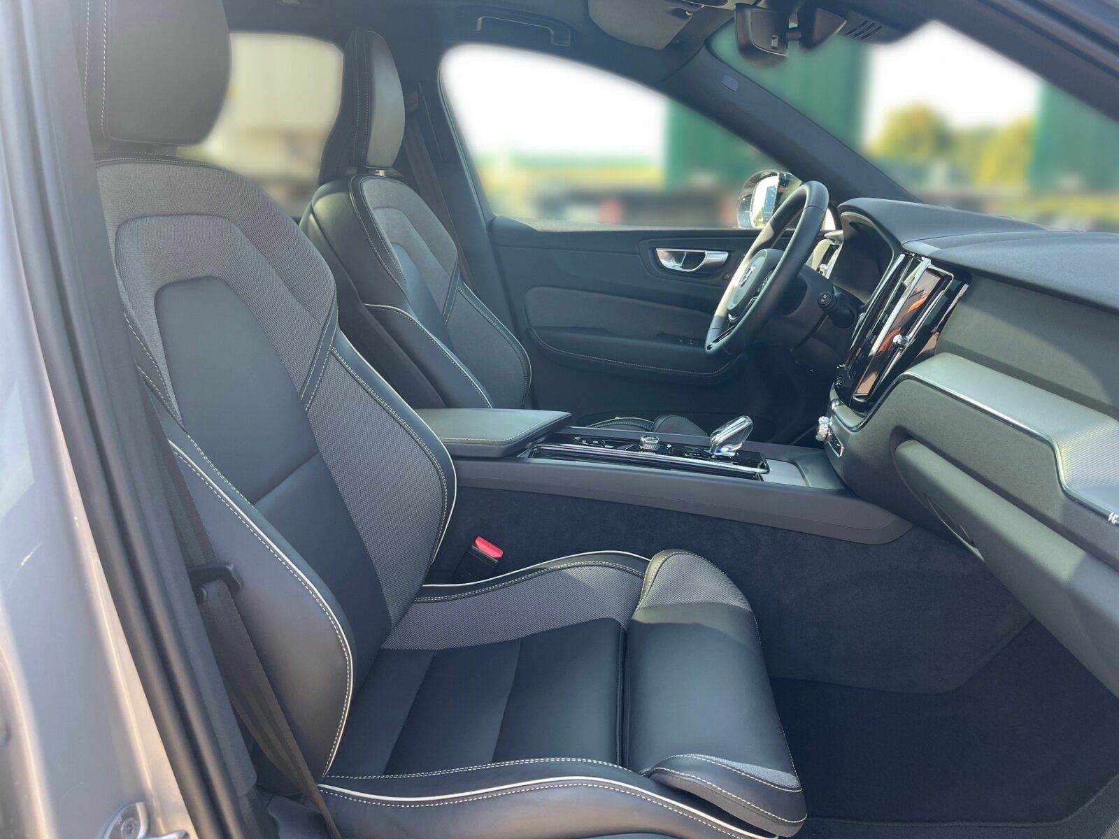 Volvo XC60 T6 AWD Plus Dark Recharge SITZH+AHK+RFK+TEM