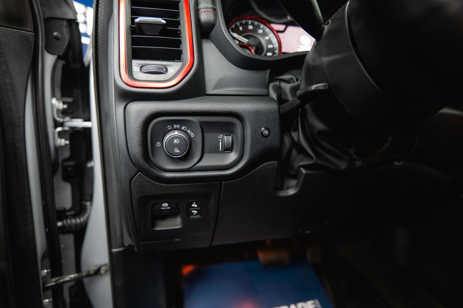 Dodge RAM 5.7 V8 HEMI 4x4 REBEL OFFROAD  AXLE LOCK 19%