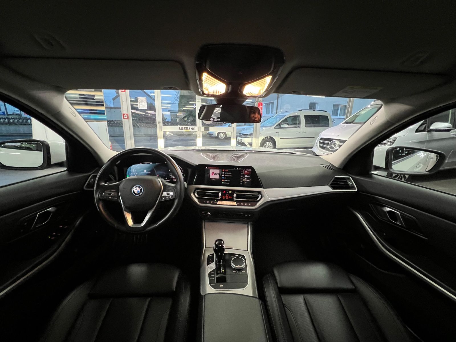 BMW 330 e Touring Advantage - Samsaru's Car Outlet