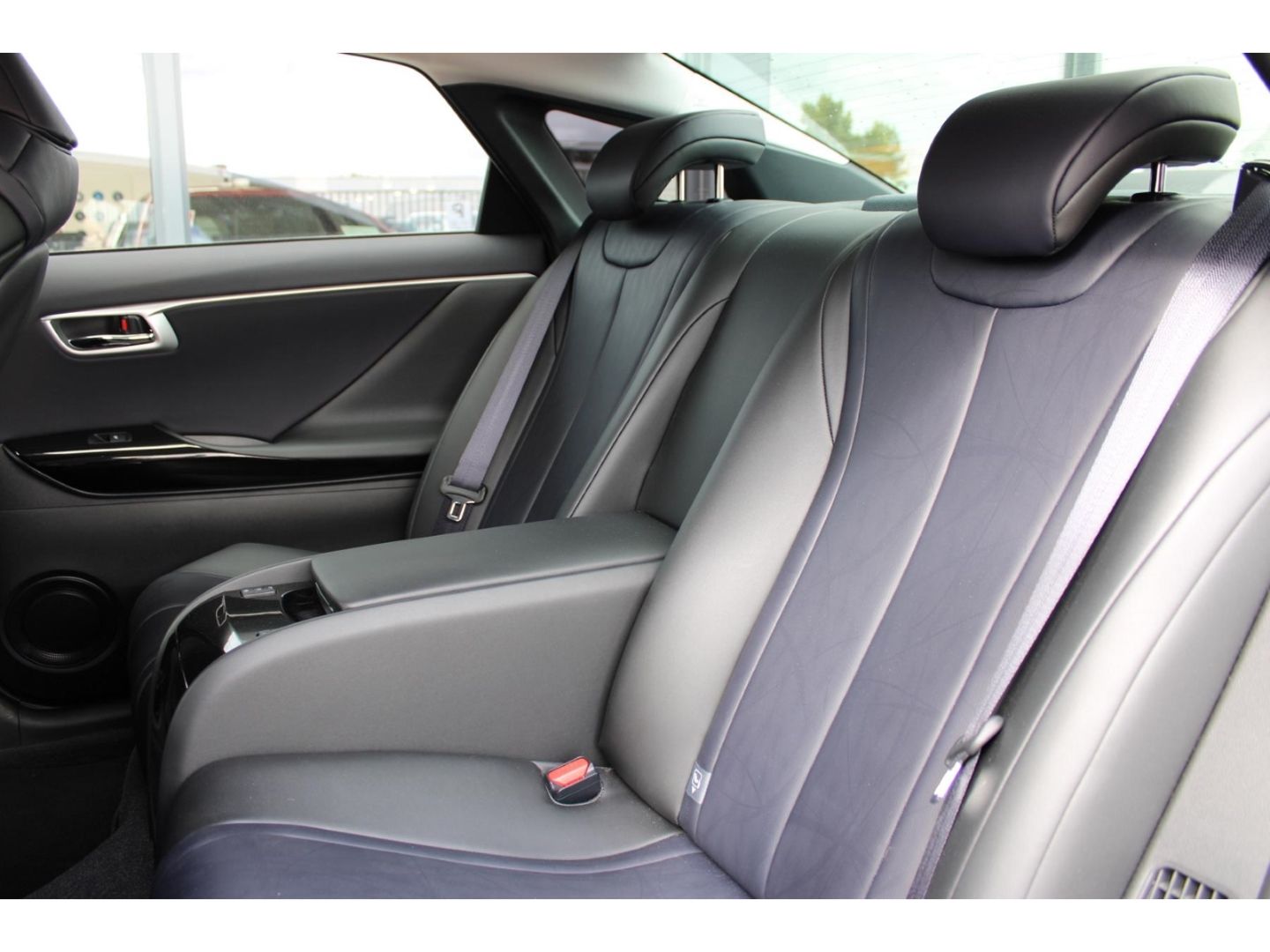 Toyota Mirai - Samsaru's Car Outlet