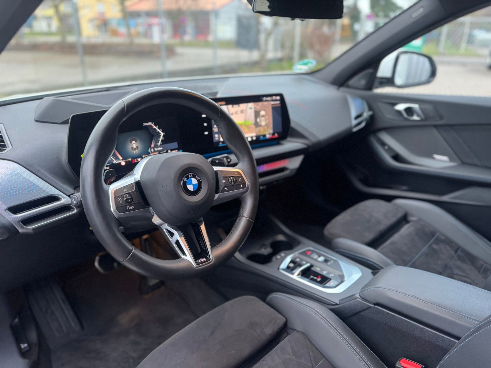 BMW 120i | M-PAKET | AUT | LED | HEAD-UP | DRIVING +