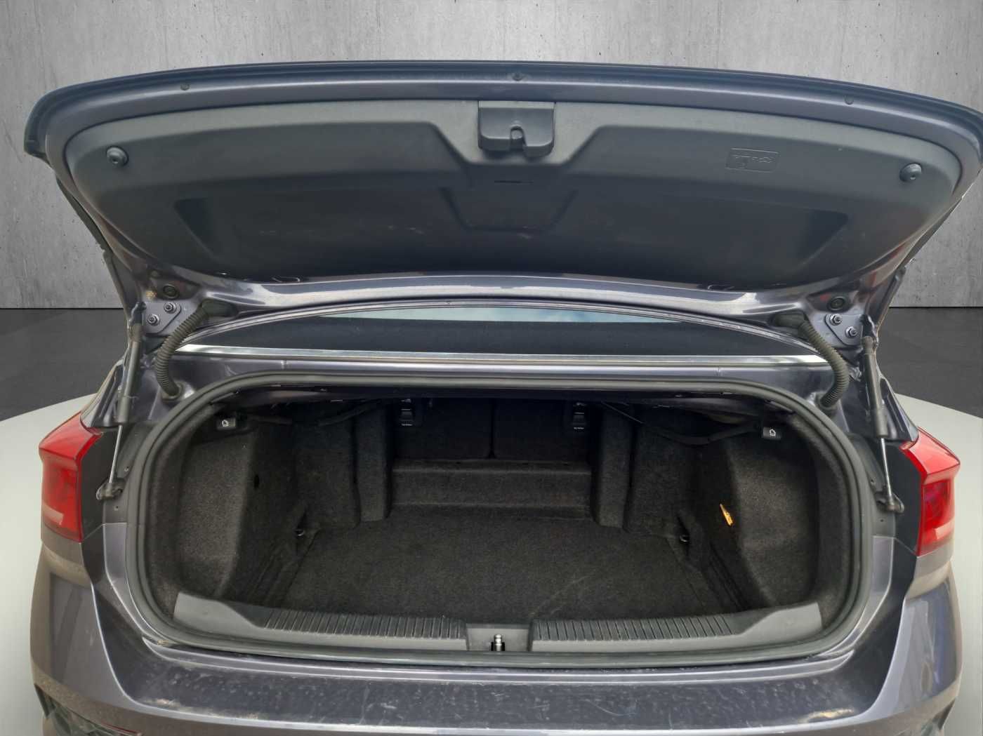 Volkswagen T-Roc 1.5 Style - Samsaru's Car Outlet