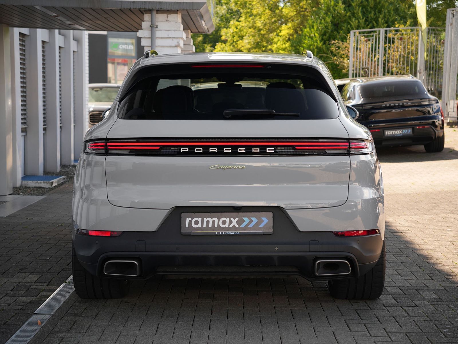 Porsche E-Hybrid INNODRIVE-LUFTF.-PANO-AHK-MASSAGE-VOLL