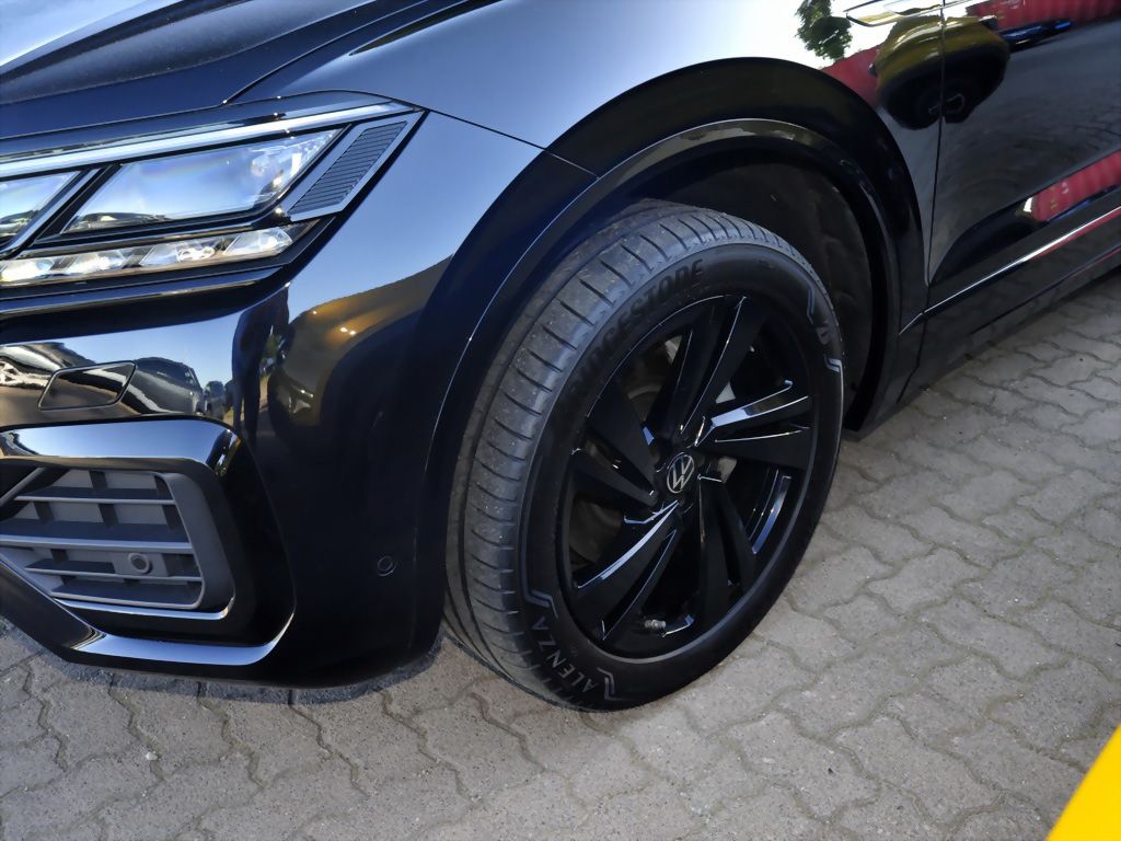 Volkswagen Touareg 3.0 TDI 4M R-Line - Samsaru's Car Outlet