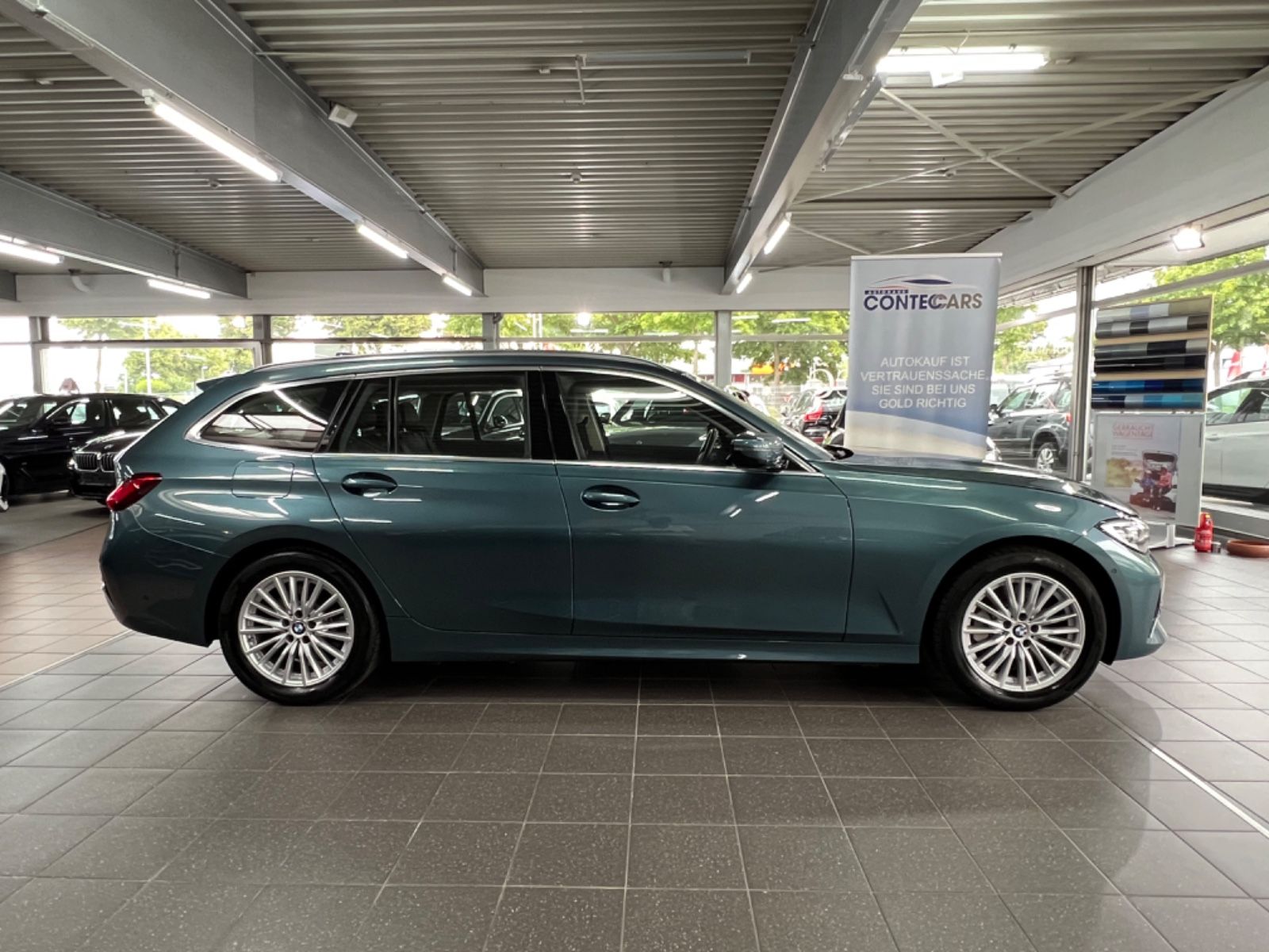 BMW 330e Touring Luxury Line - Samsaru's Car Outlet