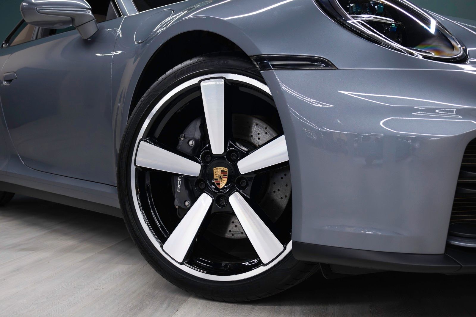 Porsche 992.2 Carrera - Samsaru's Car Outlet