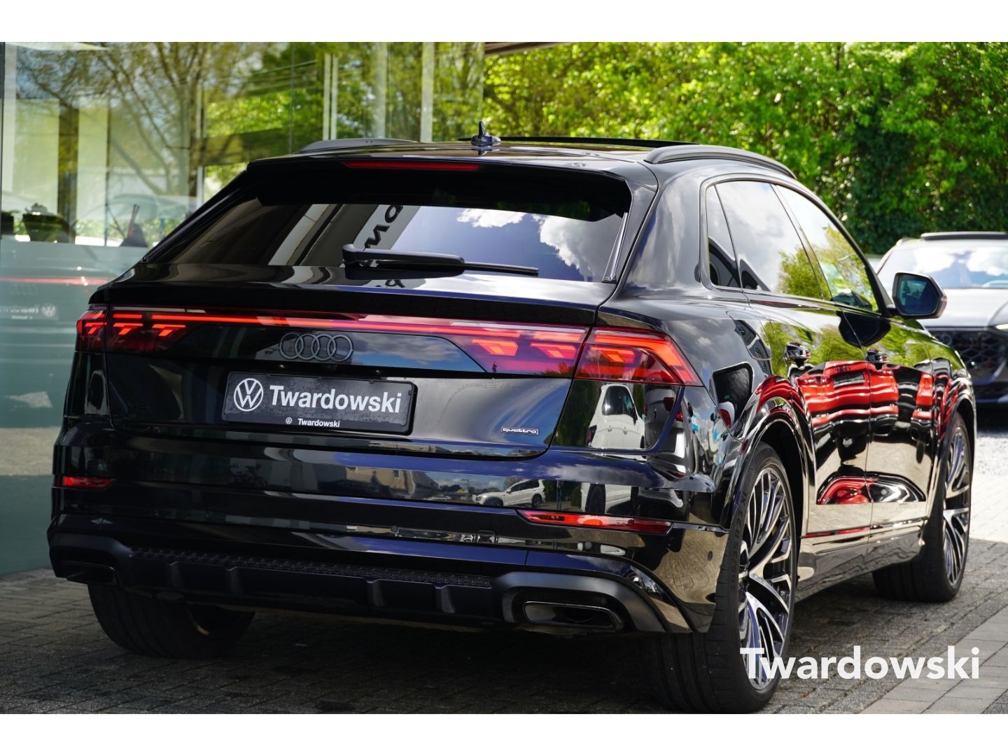 Audi Q8 50 TDI S line Pano HUD Matrix 23''B&O AHK 360