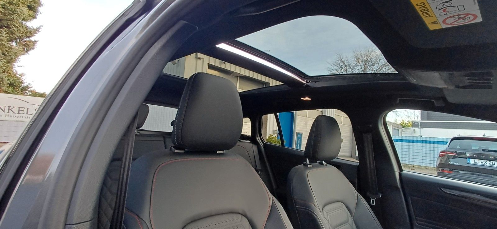 Ford Focus ST Line X-8Gang-Leder-Navi-Kamera-Pano-AHK
