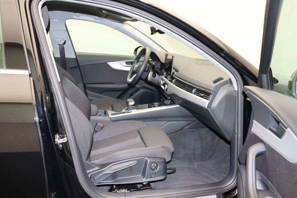 Audi A4 Avant 40 TFSI S line - Samsaru's Car Outlet