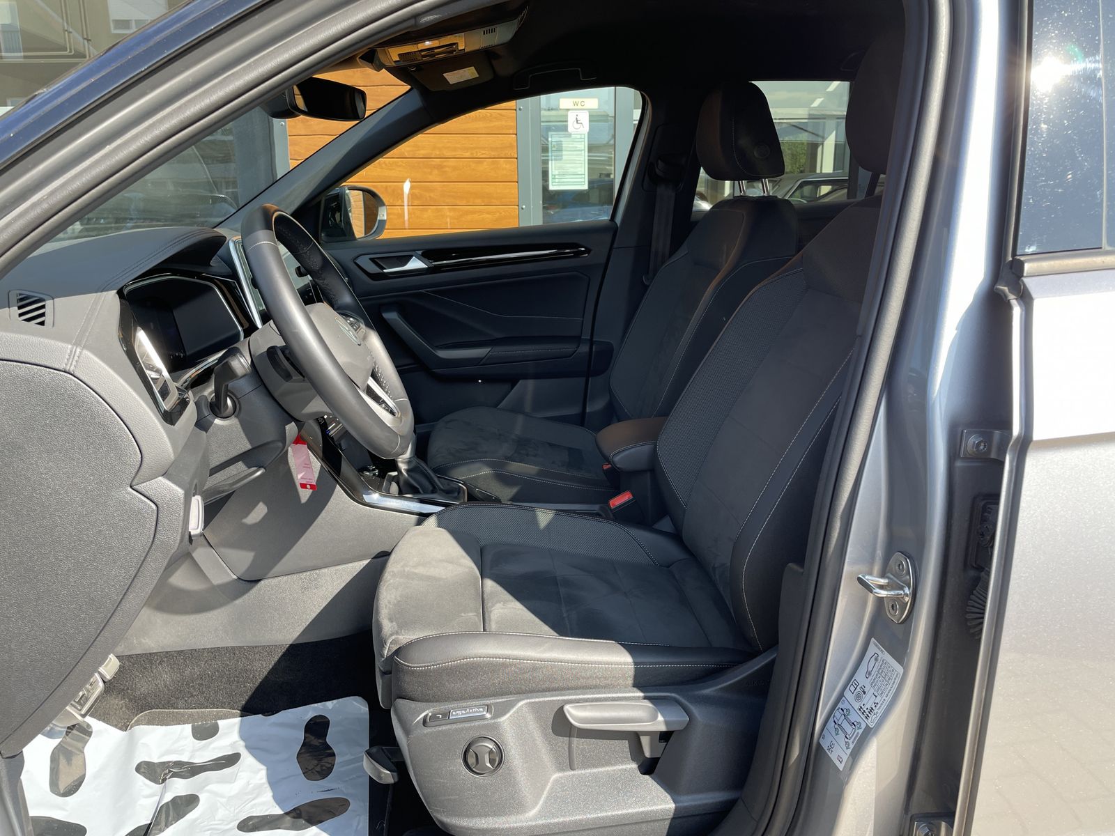 Volkswagen T-Roc 2.0 TDI R-Line - Samsaru's Car Outlet