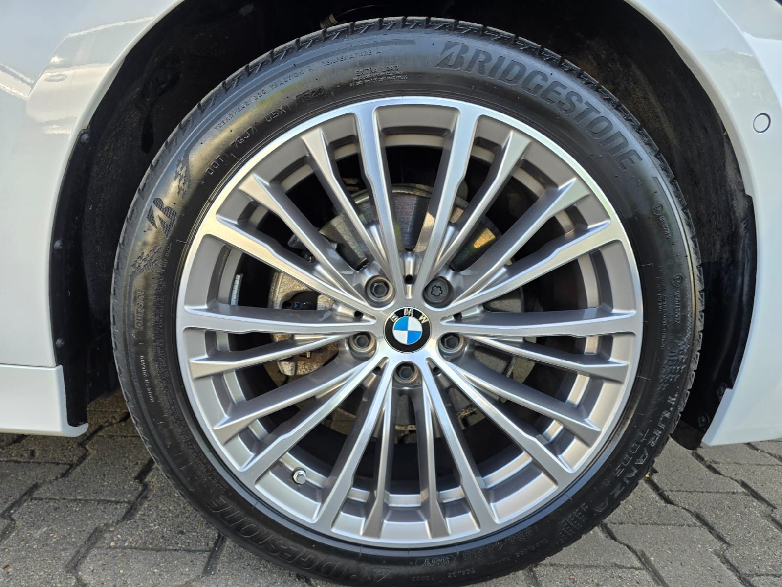BMW 320d xDrive - Samsaru's Car Outlet