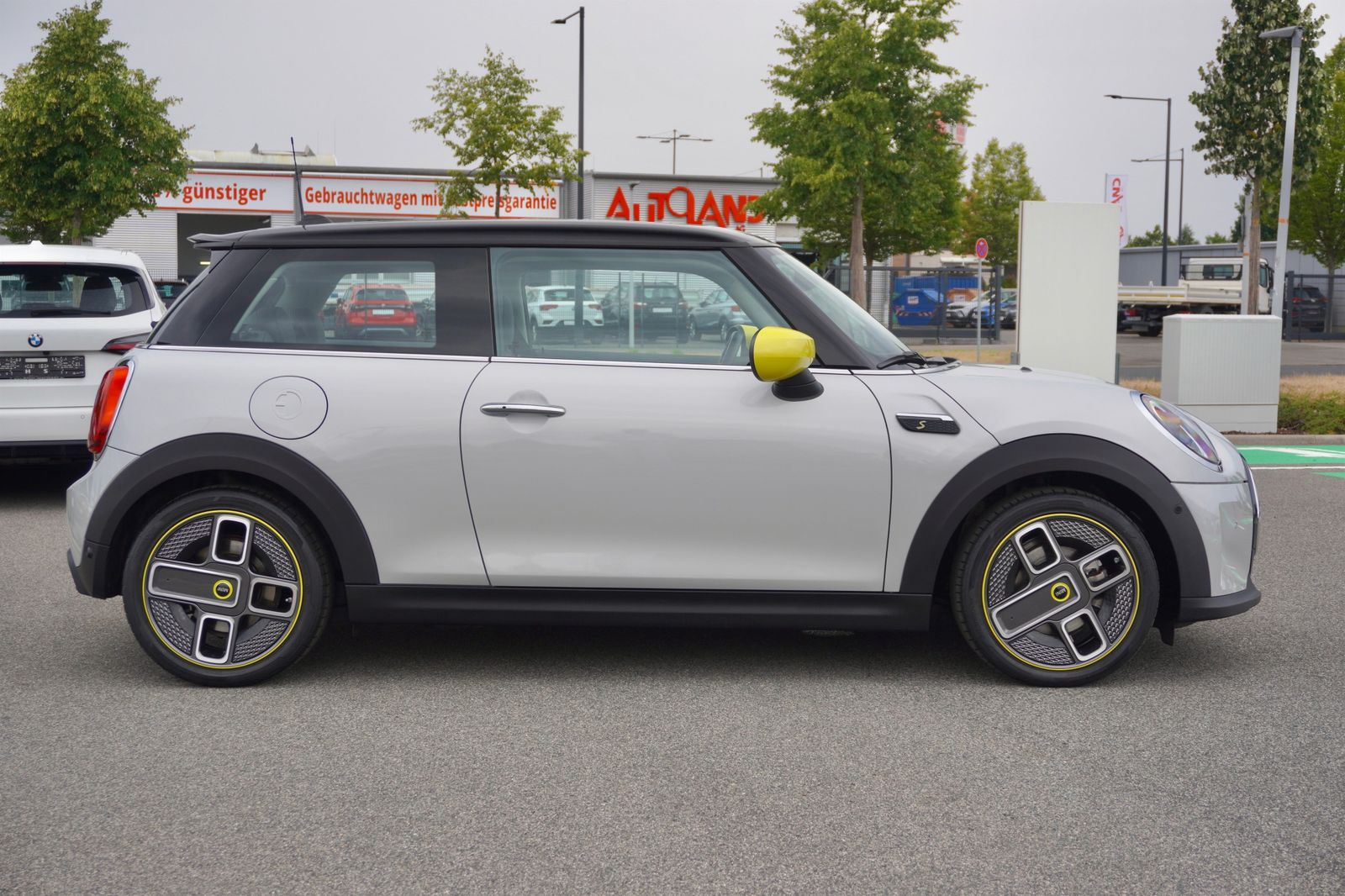 MINI Cooper SE Hatch - Samsaru's Car Outlet
