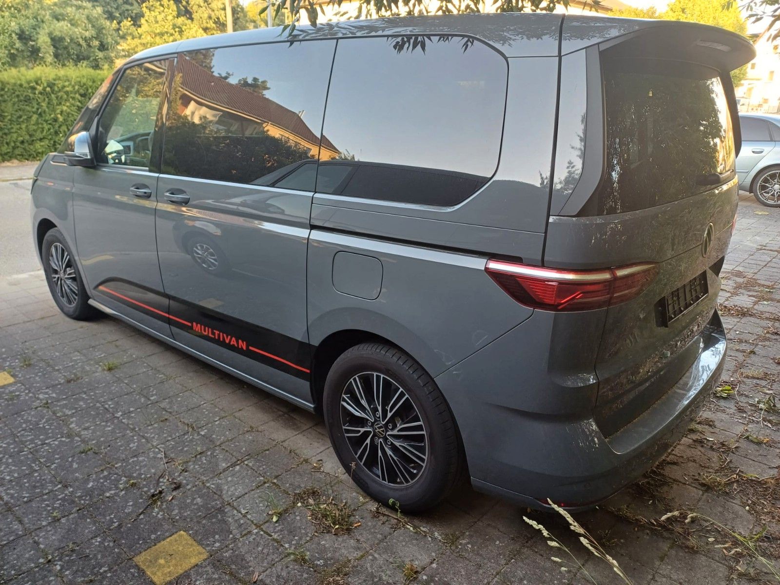 Volkswagen T7 Multivan 2.0 TSI DSG - Samsaru's Car Outlet